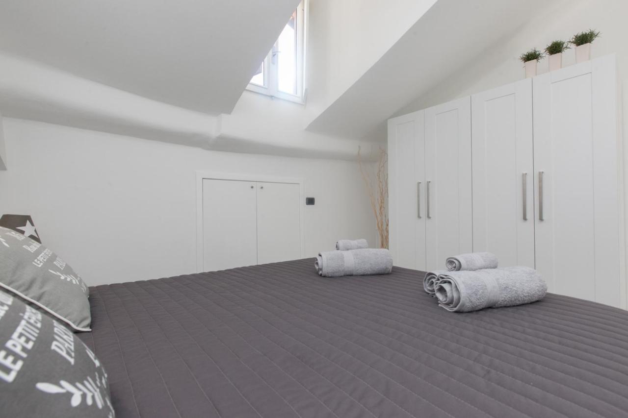 Amazing And New Penthouse In City Center Милано Екстериор снимка