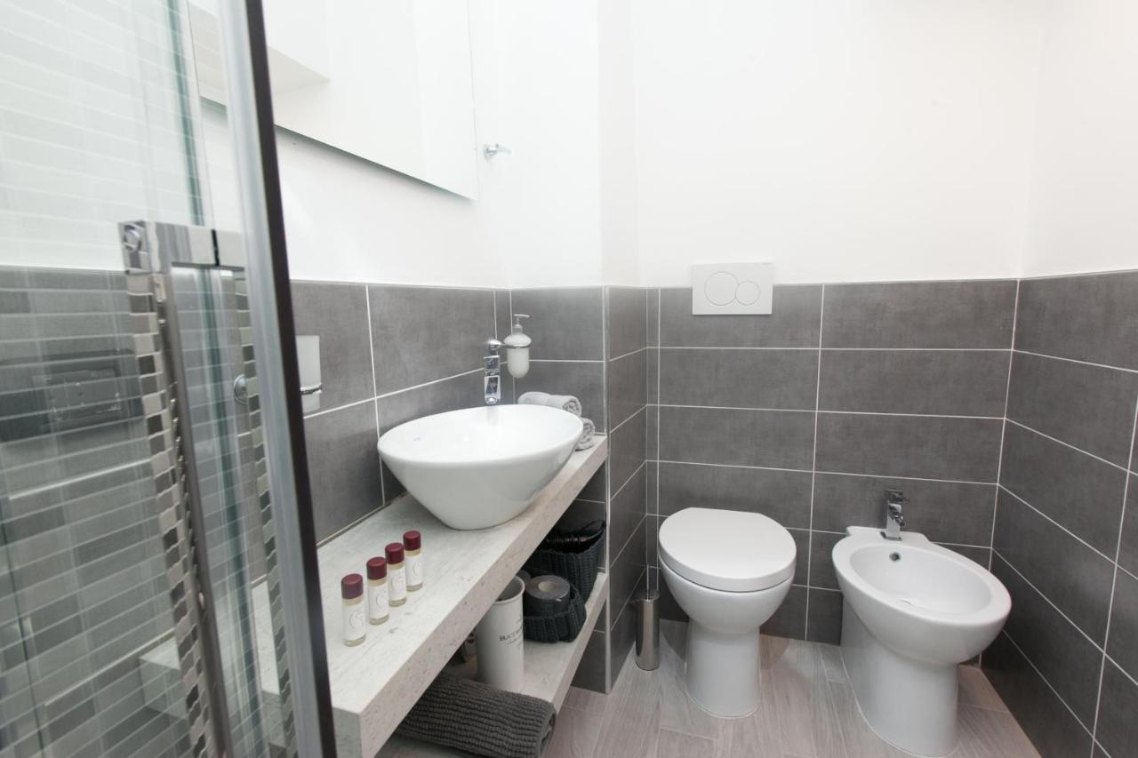 Amazing And New Penthouse In City Center Милано Екстериор снимка