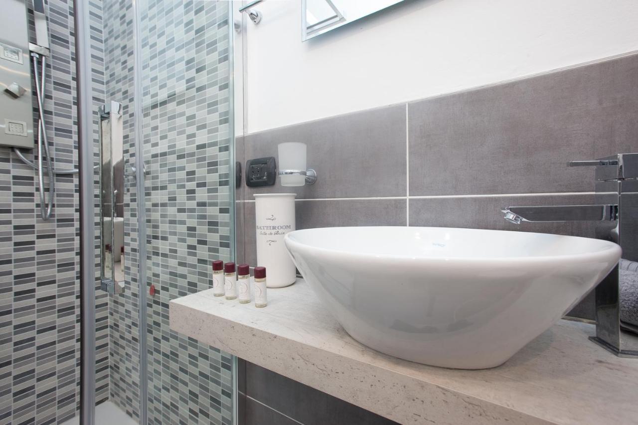 Amazing And New Penthouse In City Center Милано Екстериор снимка