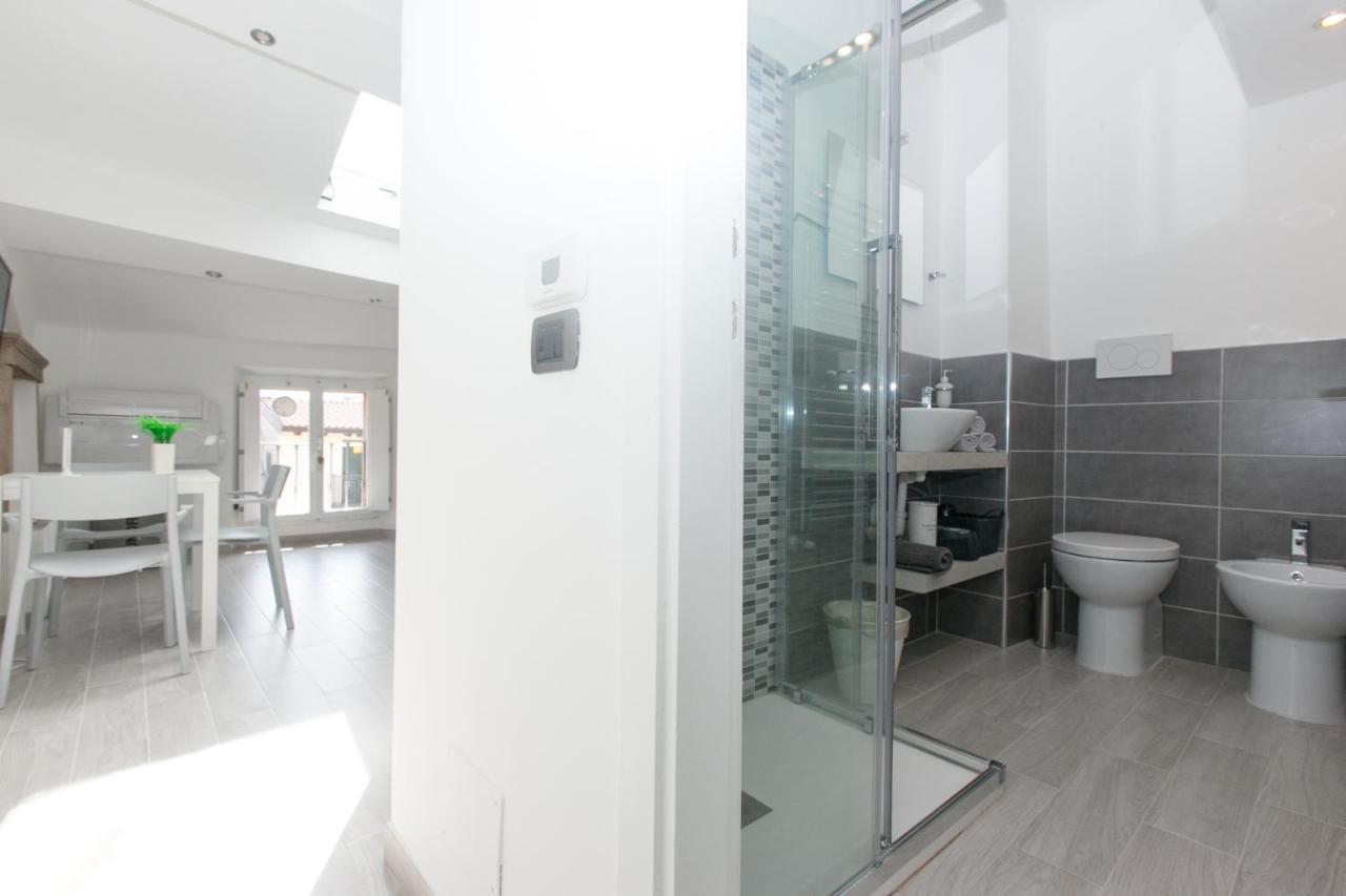 Amazing And New Penthouse In City Center Милано Екстериор снимка