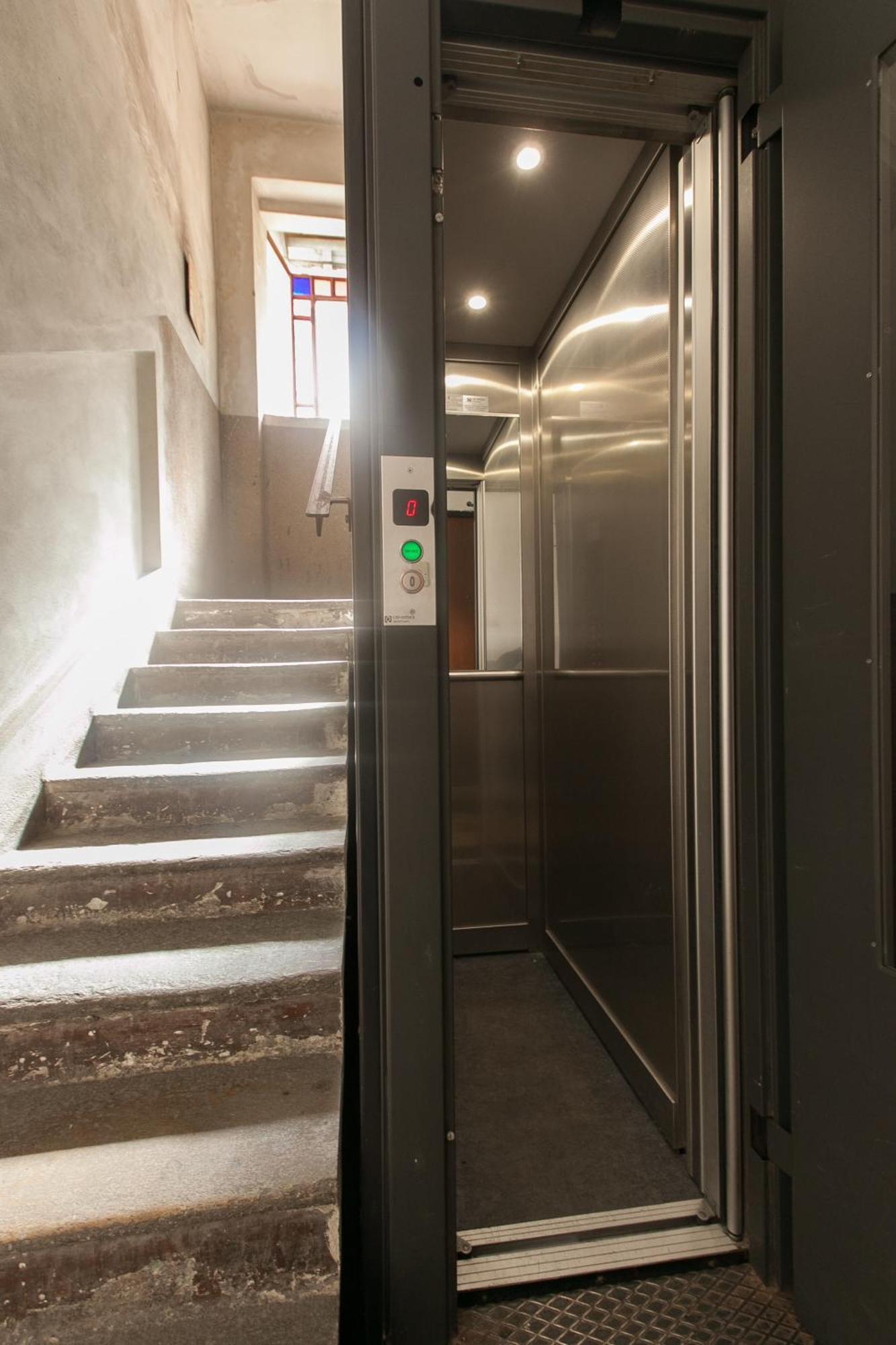 Amazing And New Penthouse In City Center Милано Екстериор снимка